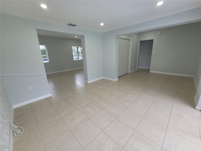 Building Photo - 8839 SW 28th St