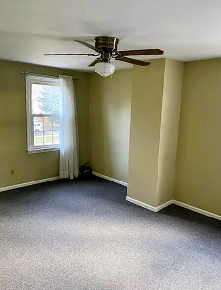 Building Photo - 125 Fairgreen Dr