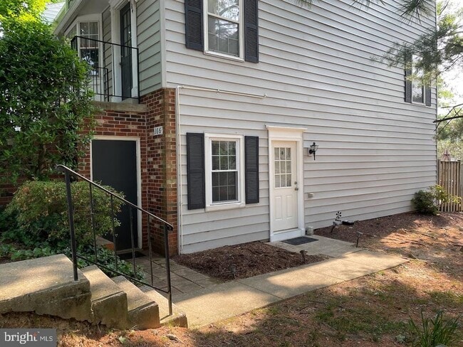 Building Photo - 166 Crossbow Ln