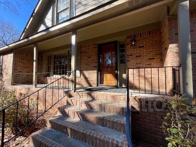 Building Photo - 136 Lacaya Rd