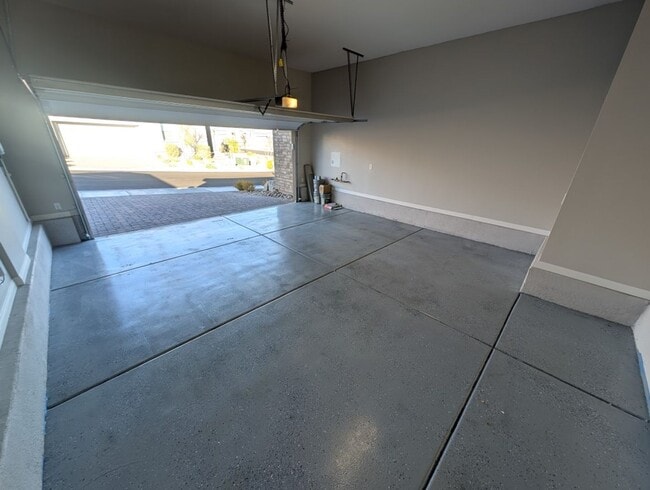 Building Photo - 11531 Great Bahama Way