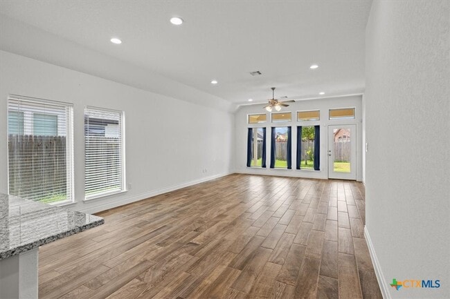 Building Photo - 1921 Creek Ridge St