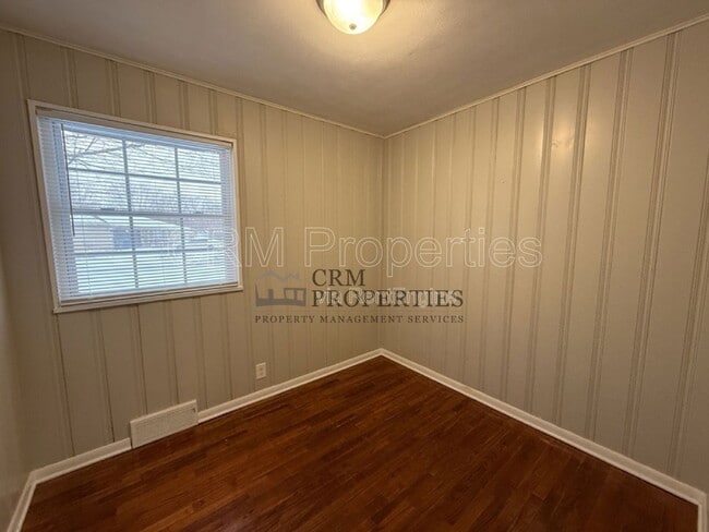 Building Photo - 513 James Dr