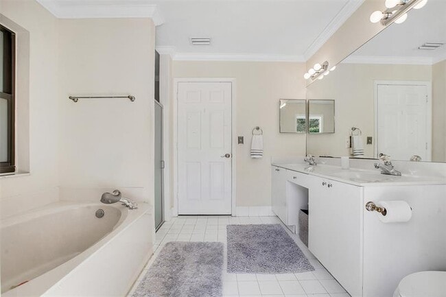 Building Photo - 10918 NW 56th Ct