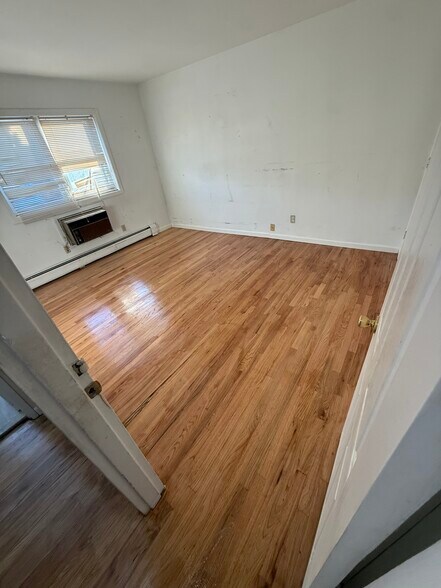 Building Photo - 450 Island Rd