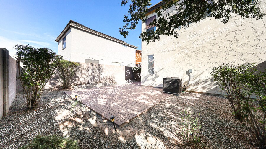 Building Photo - 1110 E Coppola St