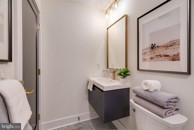 Building Photo - 7519 Ridge Ave