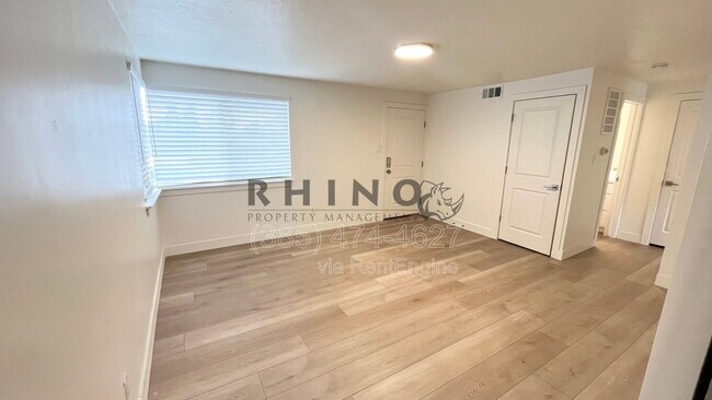 Building Photo - 660 S 800 E