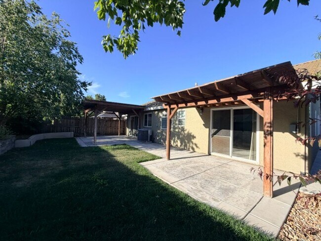 Building Photo - Beautifully Remodeled 4 Bedroom, 2 Bath Home in Desirable Elk Grove Neighborhood