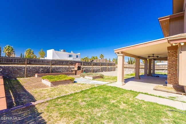 Building Photo - 5717 Saplinas Rd