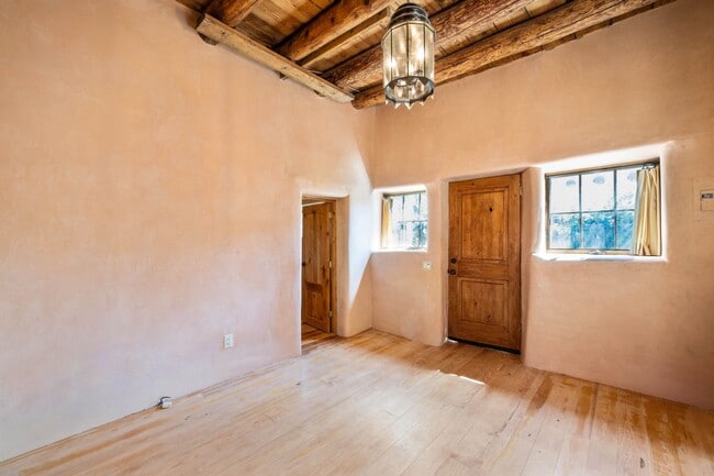 Building Photo - Santa Fe Charm in the Historic Guadalupe D...