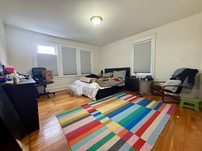 Building Photo - 253 Brown St