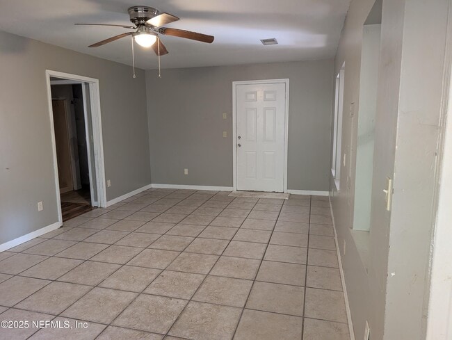 Building Photo - 220 2nd Way