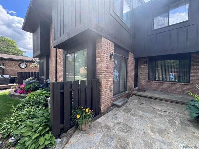 Building Photo - 37313 Clubhouse Dr