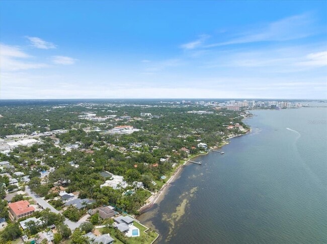 Building Photo - 960 Highland St