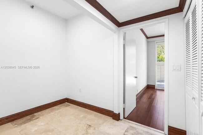 Building Photo - 251 Crandon Blvd
