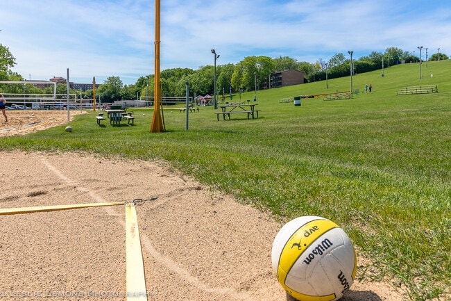 Building Photo - 5900 Oakwood Dr