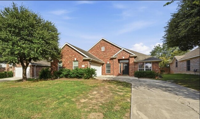 Building Photo - 1665 Amberwood Loop