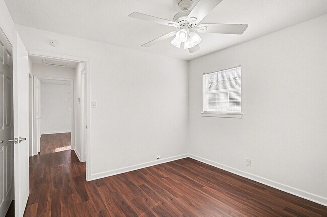 Building Photo - 2209 Barbell Ln