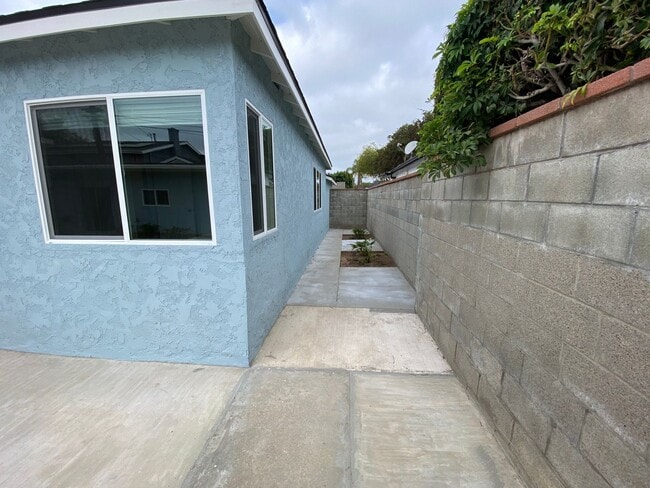 Building Photo - Beautifully Updated Home in the Heart of Central Torrance + Bonus Unit