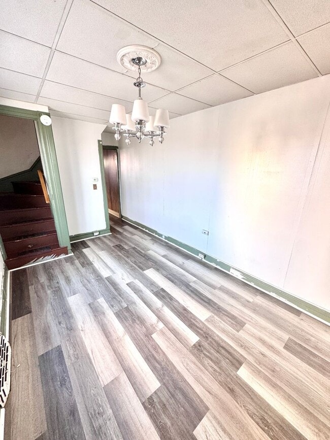 Building Photo - FOUR BEDROOM End of Row