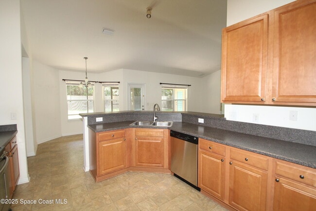 Building Photo - 2295 Botanica Cir
