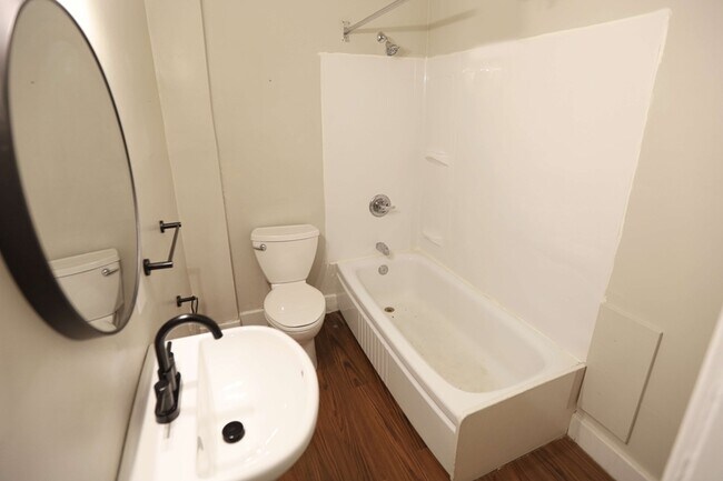 Building Photo - 617 Prospect Ave SE