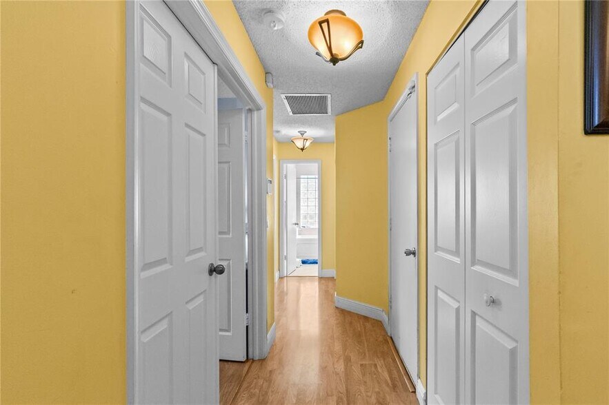 Building Photo - 7464 Pinewalk Dr S