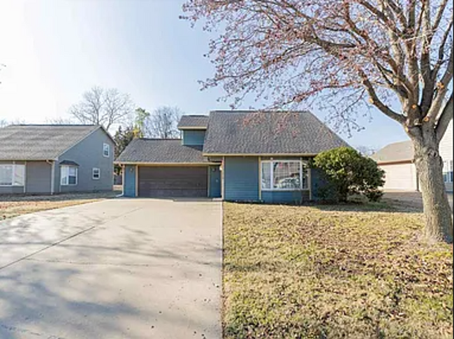 Building Photo - Spacious 3-Bedroom Home Near Oklahoma Stat...