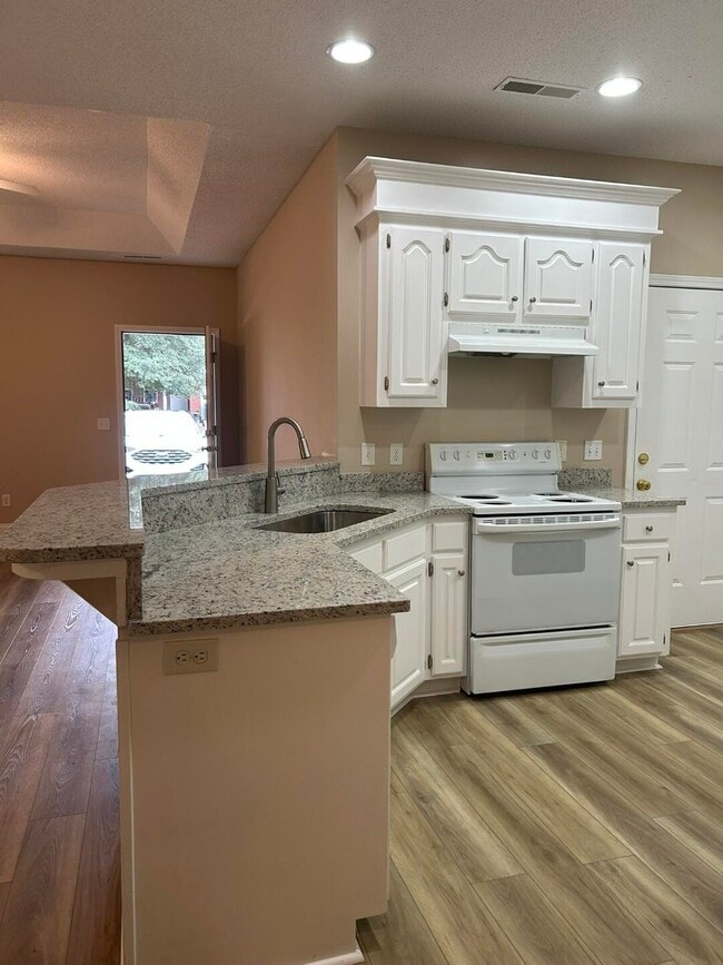 Building Photo - 3421 Beacon Dr