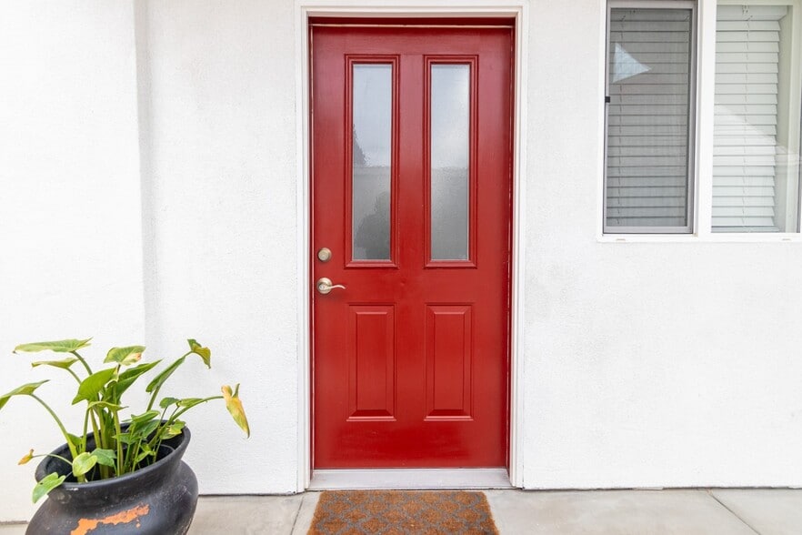 Building Photo - 582 Douglas St