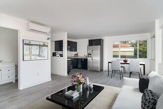 Building Photo - El Buho