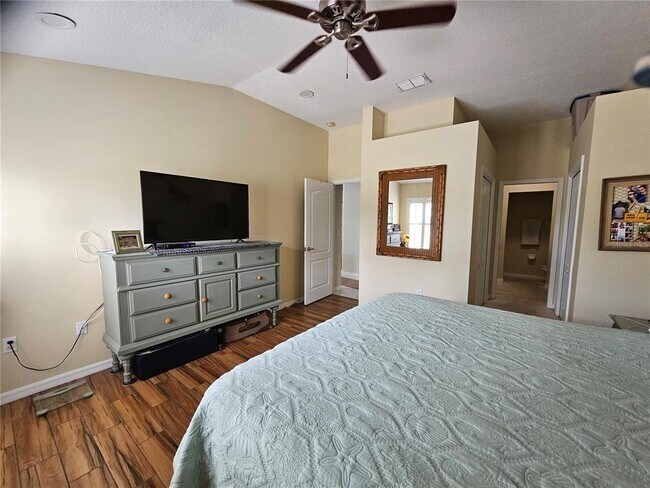 Building Photo - 2038 Grantham Greens Dr