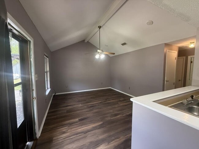 Building Photo - 1745 James Buchanan Dr