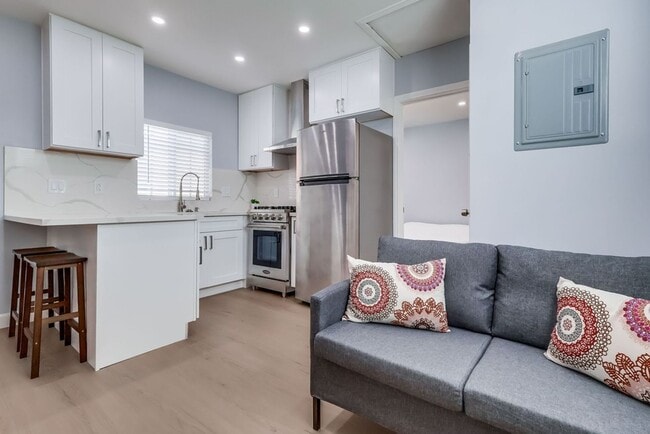 Building Photo - 6504 W 84th Pl