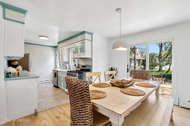 Building Photo - 1850 Fernwood Rd