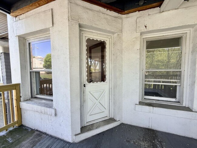 Building Photo - 322 Taylor Ave
