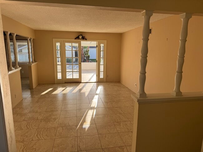 Building Photo - 15856 Lawnhill Dr