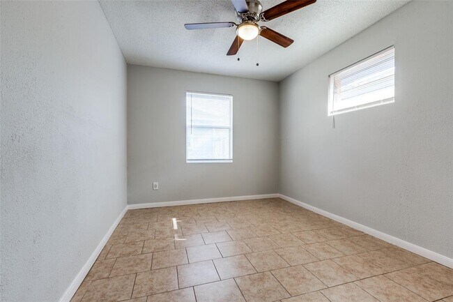Building Photo - 4812 Cruse Rd