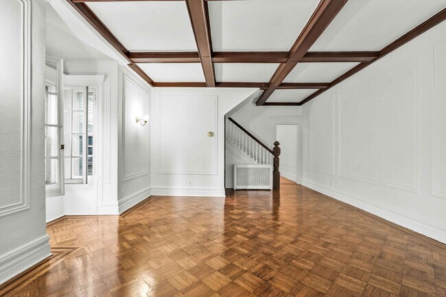 Building Photo - 1200 Beverley Rd