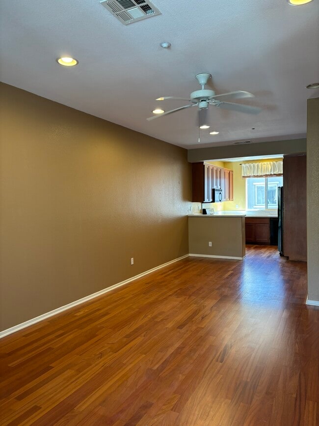 Building Photo - 1267 Elfin Forest Rd E