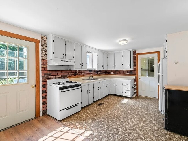 Building Photo - 00 undisclosed address