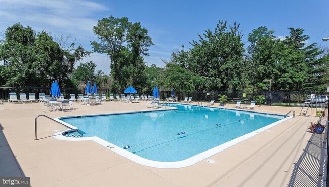 Building Photo - 4600 Duke St