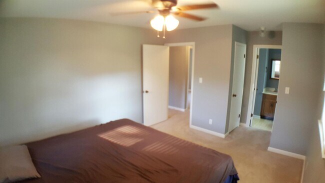 Building Photo - 521 Aurelia Lynn Dr