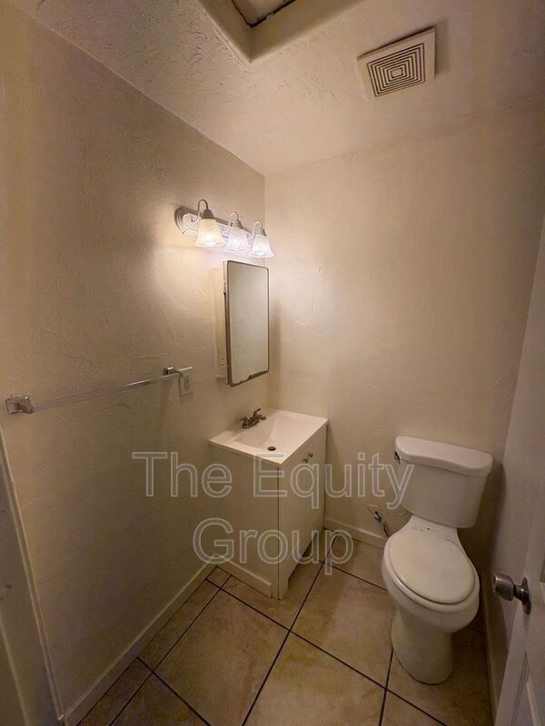 Building Photo - 1265 I St