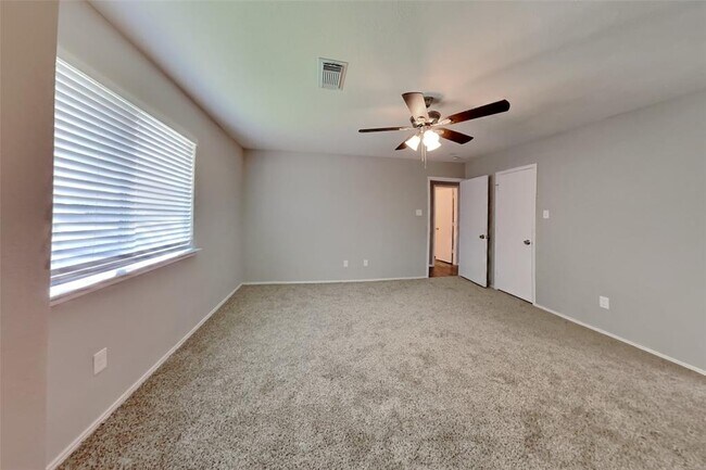 Building Photo - 11818 Sandy Stream Dr
