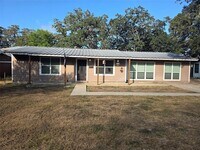 Building Photo - 715 Vogel Ave
