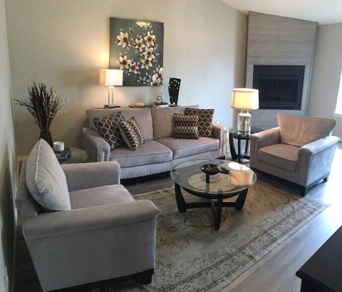 Example furniture - 828 Hardy Springs Cir