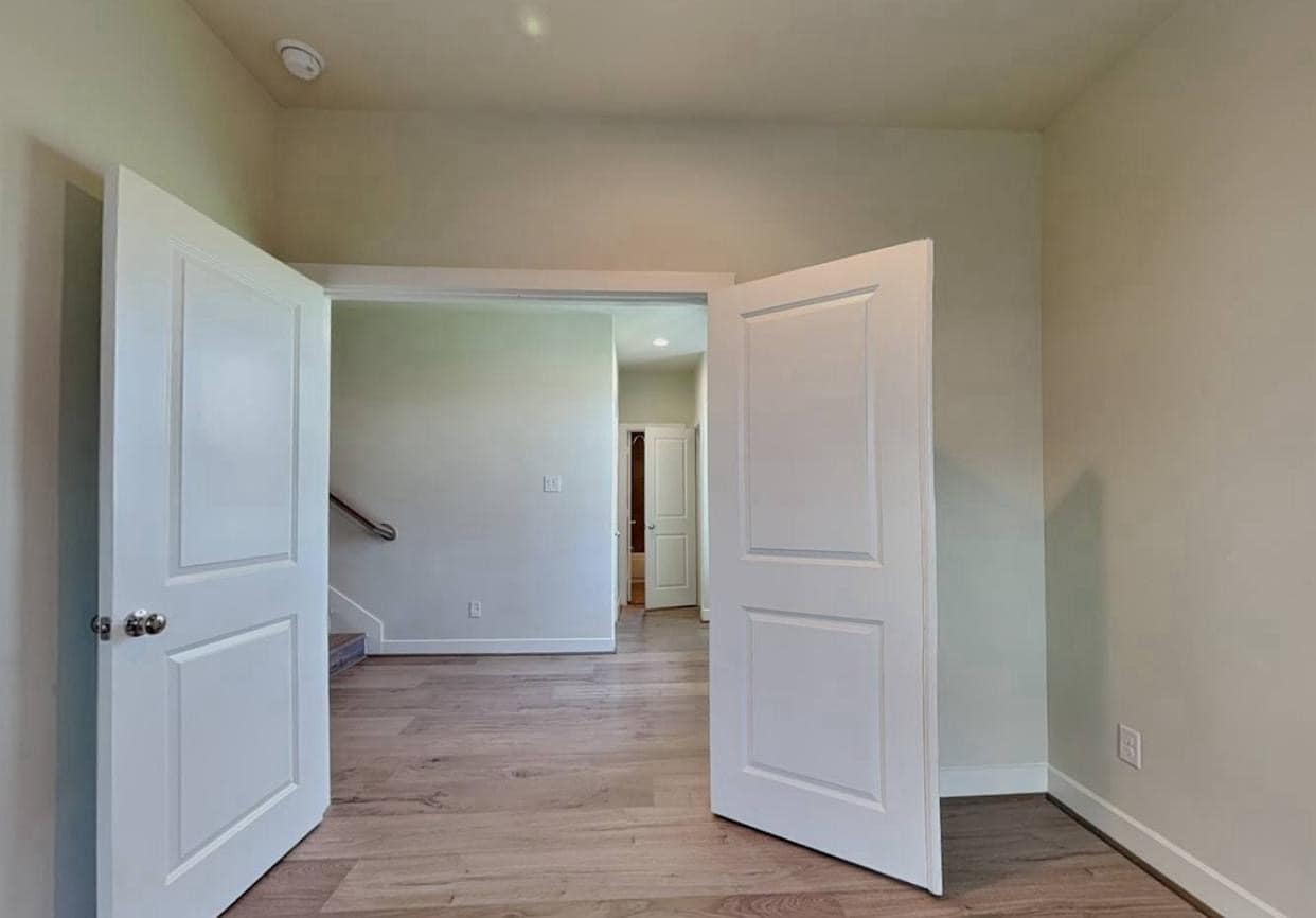 Building Photo - 15715 Knollcliff