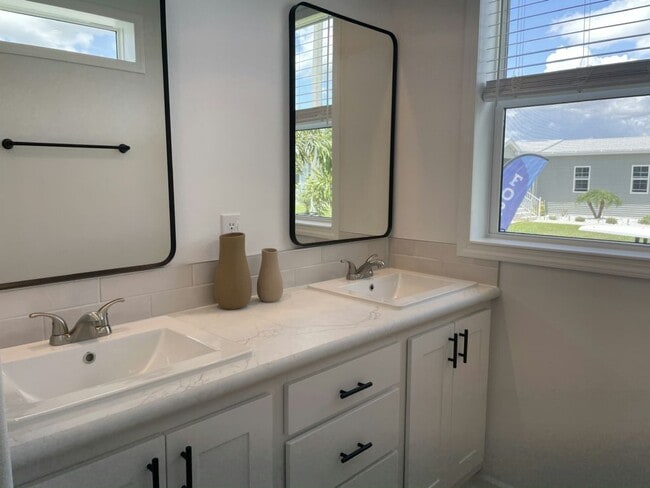 Building Photo - 4930 Coopers Hawk Pl
